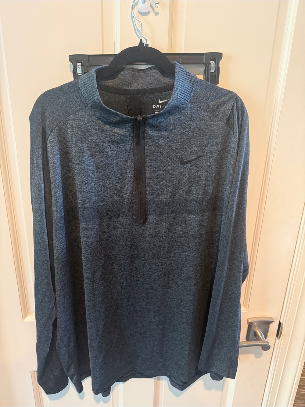 Knicks Nike Quarter-Zip Dri-FIT Pullover - Dark Heather Gray/Black